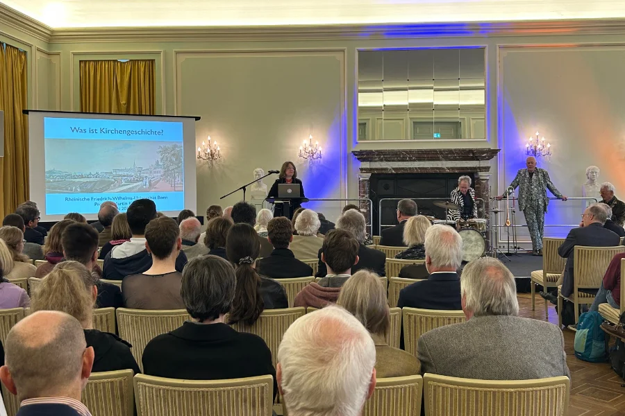 Begrüßung durch die Dekanin