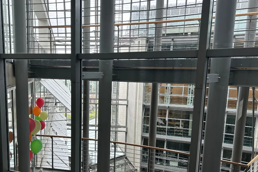 Blick aus einem Treppenhaus