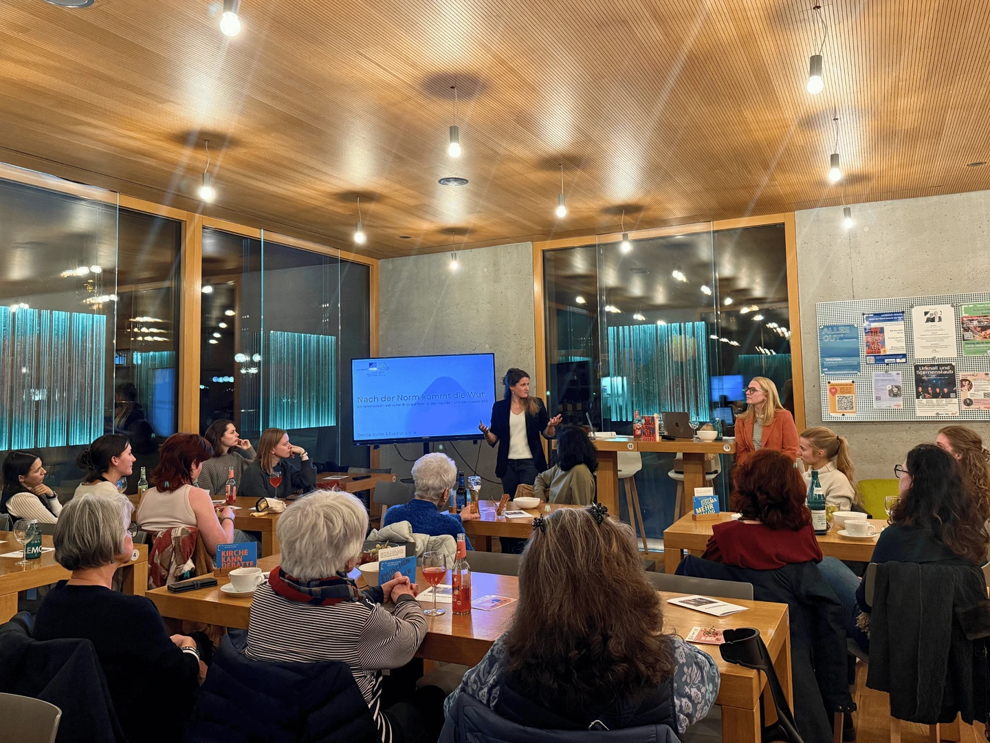 Eva Maria Hille und Denise Wallat geben ethischen Input zu Mareike Fallwickls "Die Wut, die bleibt"