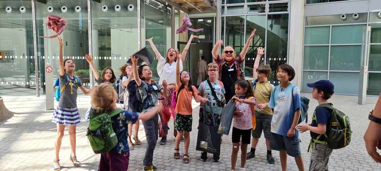Gelungener (Uni-)Abschluss für unseren Besuch aus dem KinderAtelier