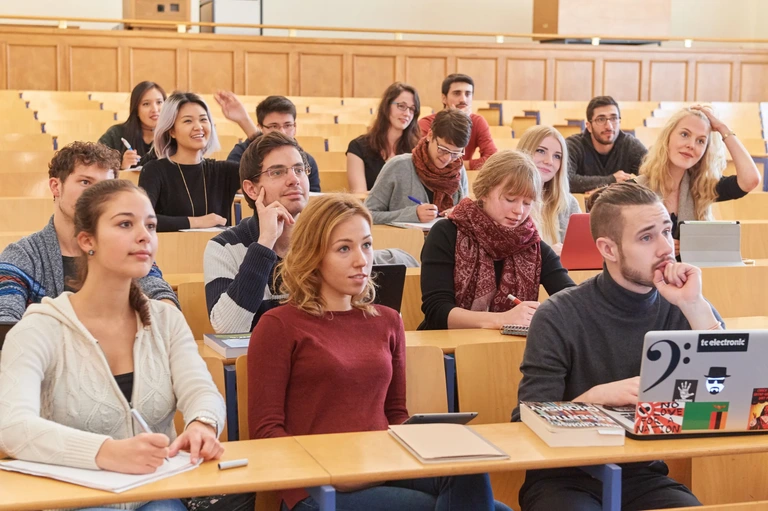 Studierende im Studium